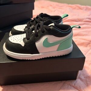 Jordan Black and Green Sneakers Classic Style